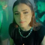 Lucía de la Puerta Instagram - El videoclip de MOOD ATREVIDO ya está fueera, link en bio 😍🖤 Gracias a todo el equiipo por el trabajazo 🖤 Director @maartincaballero Una producción de @veryessencefilms Management @atomicbrainprod Actrices @lauraiglesiass @carlariias Talent @hendygomezz @toxi_makeup @yefryxander