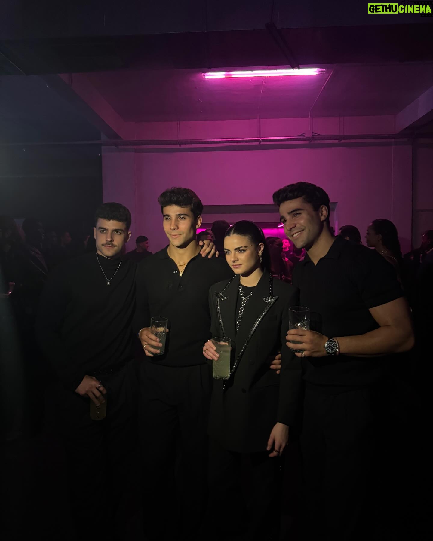 Lucía de la Puerta Instagram - Ayer en el evento de @yslbeauty @ysl 🖤 Outfit: @hugo_official