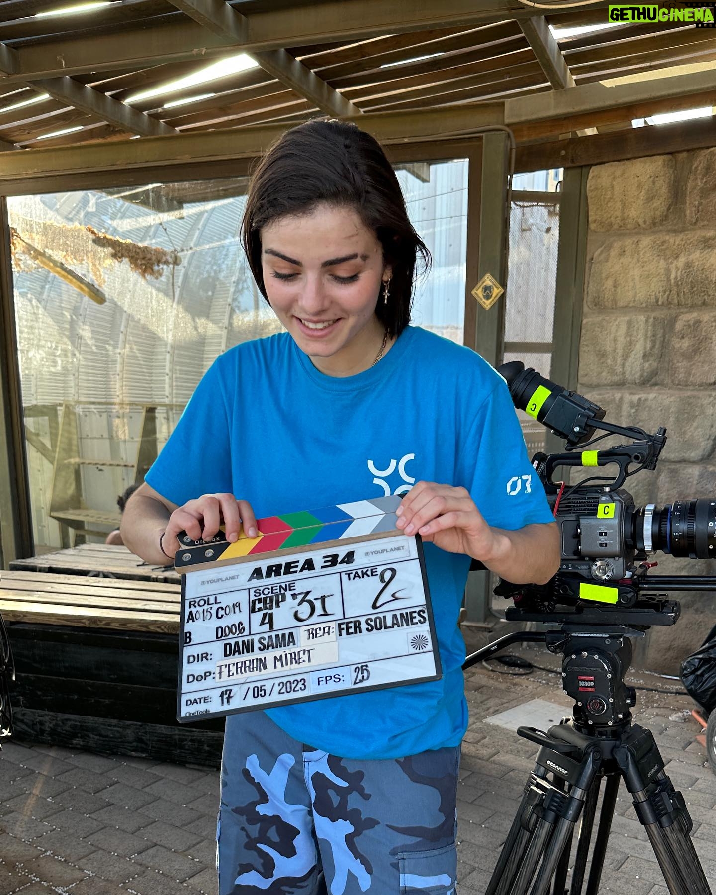 Lucía de la Puerta Instagram - YA TENEIS LA SERIE “AREA 34” DE @playz.es 🙈💙 Hoy a las 19:00, habrá un directo en la cuenta de playz de tiktok mientras vemos los 3 primeros capitulos por 1º vez🙈 Espero q os guste y gracias a todo el equipo💙❤️🩹