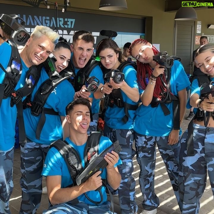Lucía de la Puerta Instagram - YA TENEIS LA SERIE “AREA 34” DE @playz.es 🙈💙 Hoy a las 19:00, habrá un directo en la cuenta de playz de tiktok mientras vemos los 3 primeros capitulos por 1º vez🙈 Espero q os guste y gracias a todo el equipo💙❤️🩹