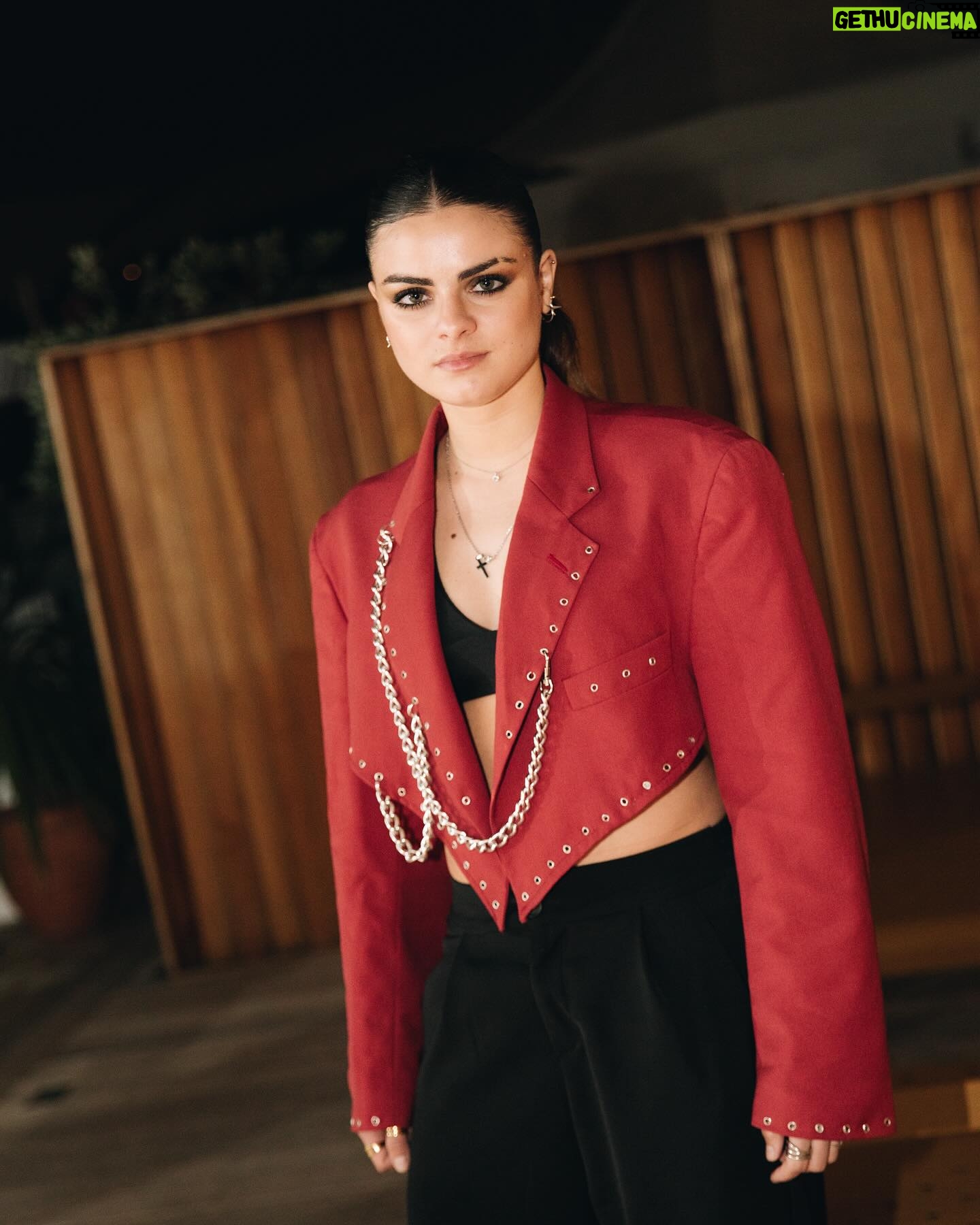 Lucía de la Puerta Instagram - Otro post de @festivaldecannes por aqui 🤭🇫🇷🖤🎶 Foto: @monisiie Estilismo: @arrypaul