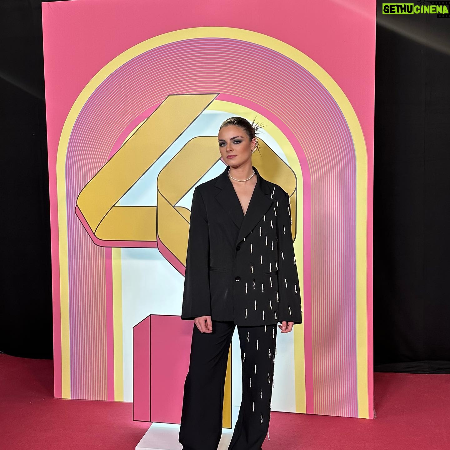 Lucía de la Puerta - 89.7K Likes - Muy agradecida de poder vivir esta experiencia de @los40spain, muchisimas gracias tambien a @youplanet.es y la buena gente de la que me rodee ese dia💙