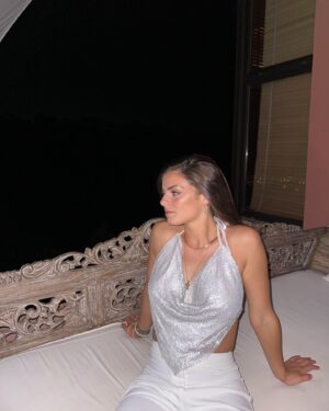 Lucía de la Puerta Instagram - Ibiza y amigos >>> ✨🏝️🌙
Cual es vuestra foto fav?🙈💙