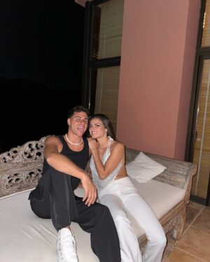 Lucía de la Puerta Instagram - Ibiza y amigos >>> ✨🏝️🌙
Cual es vuestra foto fav?🙈💙