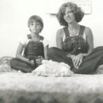 Luciano Huck Instagram - Minha mãe ❤️. Um porto seguro de amor, afeto, compreensão, escuta e paciência. A avó mais coruja deste planeta, quer deixa-la feliz mesmo…coloque os netos por perto. Sempre bem vinda, Mamas. Amamos vc por perto. Feliz Dia das Mães.