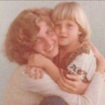 Luciano Huck Instagram - Minha mãe ❤️. Um porto seguro de amor, afeto, compreensão, escuta e paciência. A avó mais coruja deste planeta, quer deixa-la feliz mesmo…coloque os netos por perto. Sempre bem vinda, Mamas. Amamos vc por perto. Feliz Dia das Mães.