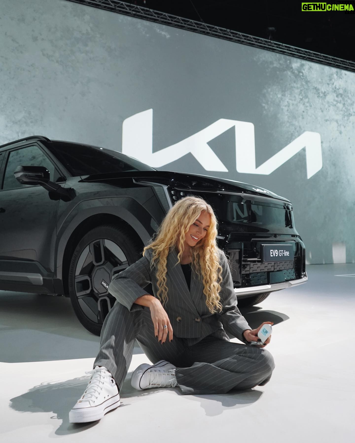 Lucie Donlan Instagram - The movement that constantly inspires me and many others.. Kia is constantly moving, changing and upgrading to a better future on the road. Now they are here introducing us to βThe Icon.β π I was honoured to be invited to the event launch of the new EV9 The Icon, it was an amazing atmosphere in a room full of many Icons, the humble team from Kia, Rafael Nadal and of course the EV9. @kia.worldwide #Kia #MovementThatInspires #KiaEV9 #TheIcon #AD @kiauk