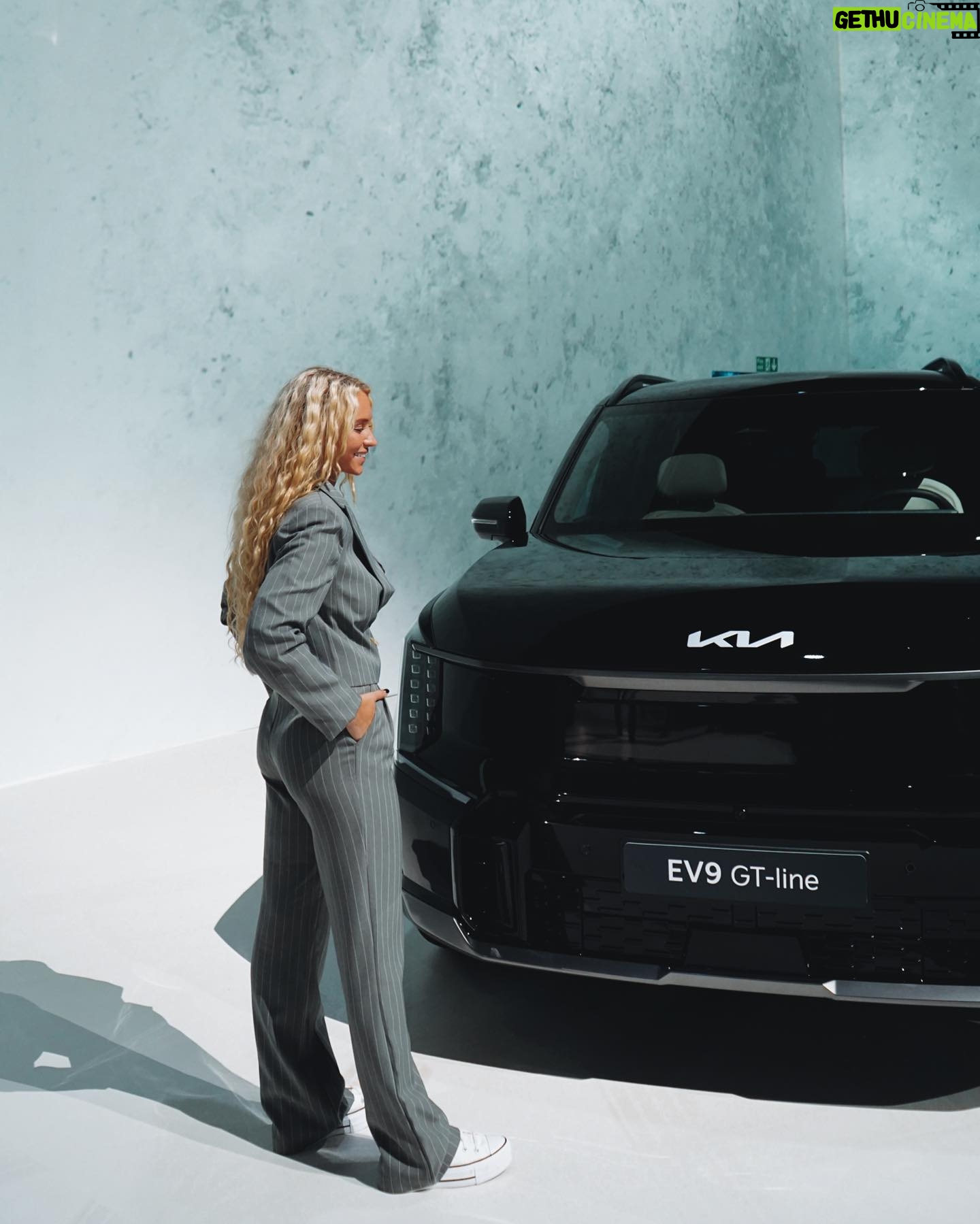 Lucie Donlan Instagram - The movement that constantly inspires me and many others.. Kia is constantly moving, changing and upgrading to a better future on the road. Now they are here introducing us to βThe Icon.β π I was honoured to be invited to the event launch of the new EV9 The Icon, it was an amazing atmosphere in a room full of many Icons, the humble team from Kia, Rafael Nadal and of course the EV9. @kia.worldwide #Kia #MovementThatInspires #KiaEV9 #TheIcon #AD @kiauk