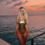 Lucie Donlan Instagram - Golden hour…literally✨💫🌙