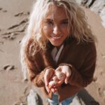 Lucie Donlan Instagram - Winter days on the beach…🐚 🌊