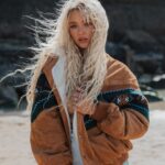 Lucie Donlan Instagram - Wild Sundays… 🌬 🌊 • • Photos by : @lizzie_churchill