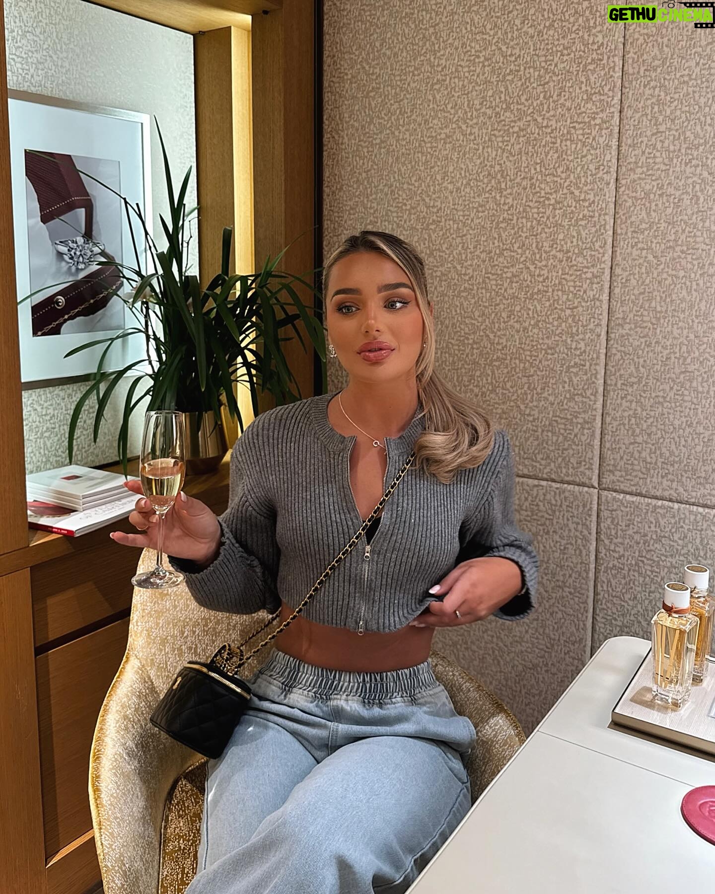 Lucinda Strafford Instagram - Iām literally just a girl šš«§š©°