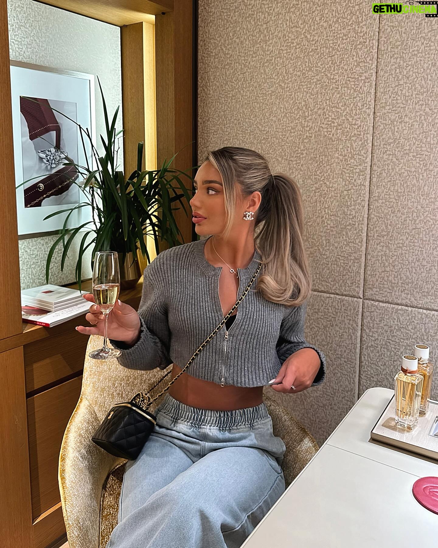 Lucinda Strafford Instagram - Iām literally just a girl šš«§š©°