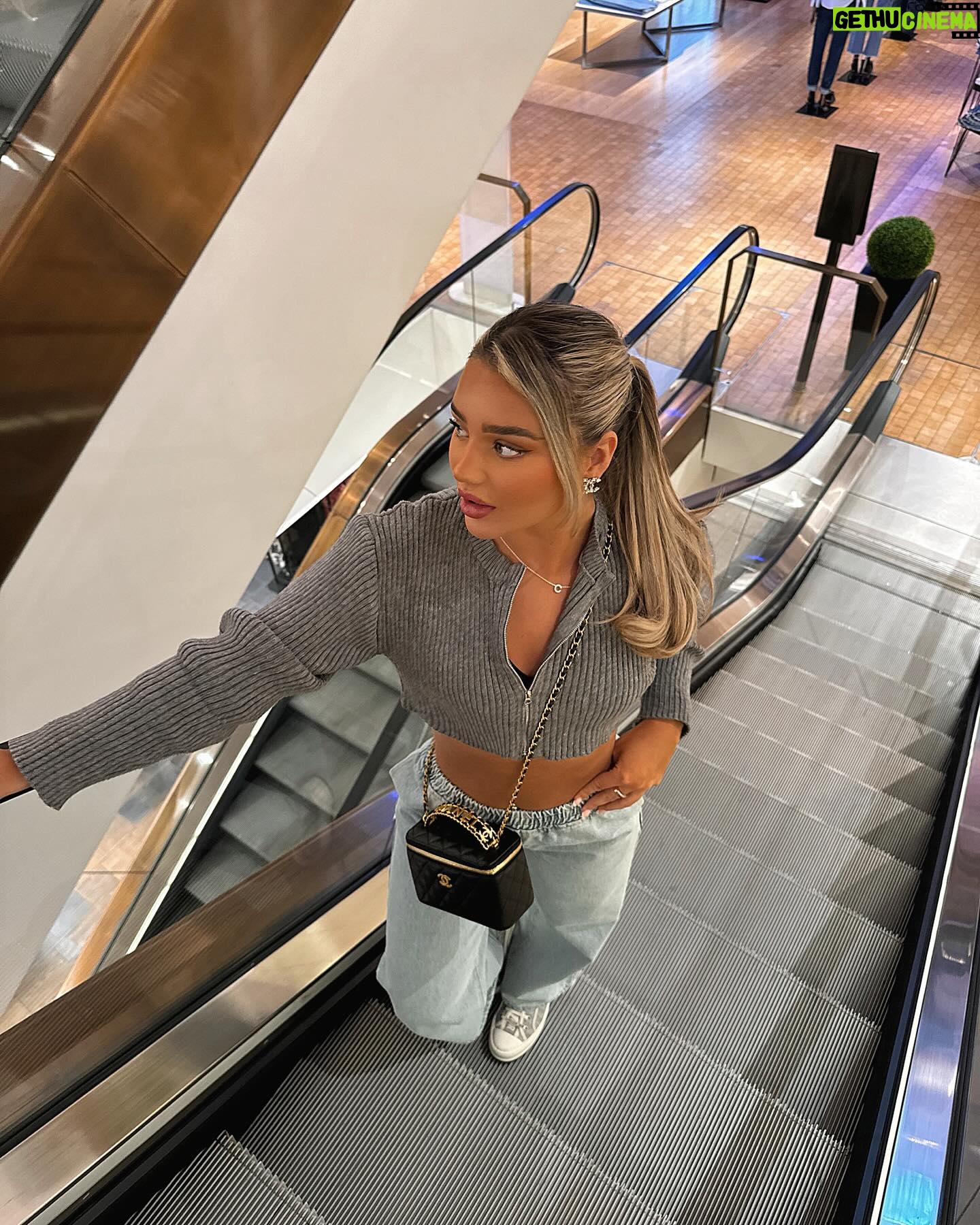 Lucinda Strafford Instagram - Iām literally just a girl šš«§š©°