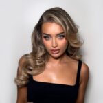 Lucinda Strafford Instagram – Glowing up with my @stmoriz Glow Oil Body Illuminator 🫶✨ #stmoriz ad.