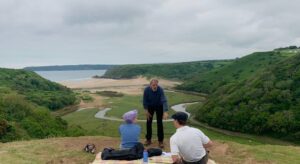 Lucy Boynton Instagram - #WhyDidntTheyAskEvans is on ITV3 tonight at 8pm so here are some slices & stunning views from filming ⛳️