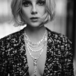 Lucy Boynton Instagram - Reunited with the gang 💫 for @chanelofficial @welovecoco @chanel.beauty #Chanel5thAvenue 🤍