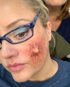 Lucy Davis Instagram - Don’t scroll to video if this isn’t your thing. Fair warning! #fb to #chillingadventuresofsabrina Hilda turns into, well, a spider. Happy Halloween! #metamorphosis #franzkafka #stevenberkoff #halloween2020 @mikemakesmonsters