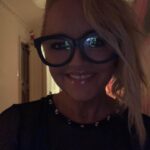 Lucy Davis Instagram - New hair💇‍♀️ I rarely change my hair bc I never really know what to do with it. But wanted to have a break from extensions so here we are. It’s way easier to wash anyway! Although it keeps getting stuck in my eyelashes.. #invertedbobcut #imightkeepit