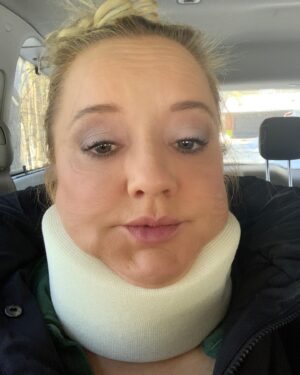 Lucy Davis Instagram - A little prank on my writer/director @lieselottesoper 😈 We had done some fight/stunt scenes the day before (which were really fun!) So I bought a neck brace to wear the next morning and pretended I was sooo happy to continue working despite being in pain and not being able to move my head. I think she nearly had a coronary but I did take the brace off before she collapsed on the floor🙇‍♀️ #flashbackfriday #weregoodfriendsreally Love you lisa and megan!💗 @meggerifics