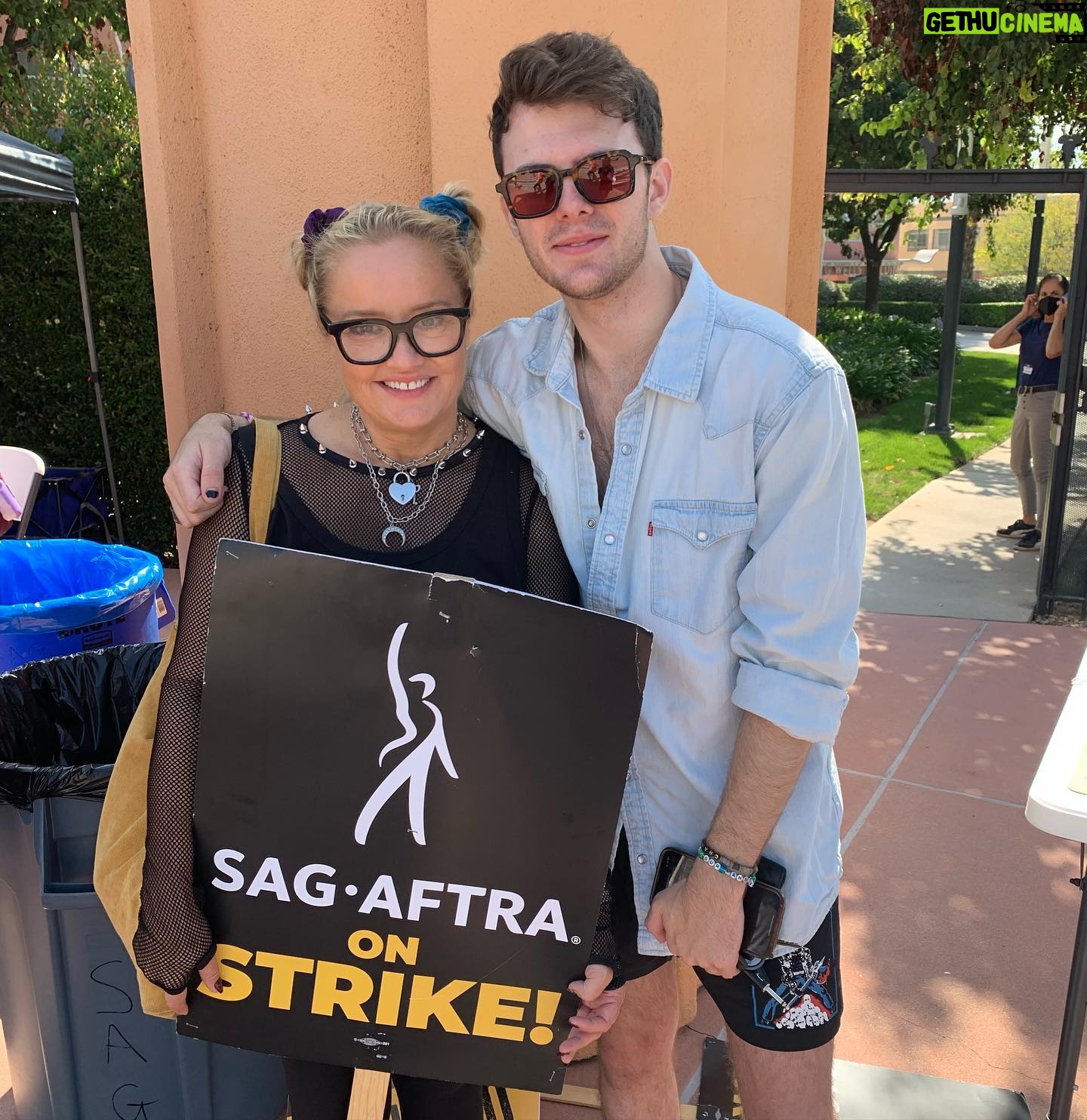 Lucy Davis Instagram - So many of our #villainsofvalleyview writers still on the picket lines just to support us actors! THANKU! #sagaftrastrong #unionsstrong @sagaftra
