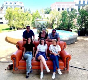 Lucy Davis Instagram - This was a magical day. Taking my uk friends on the @wbtourhollywood Even though I’ve been doing this job for 30 years I still am in awe of it and how everything is made. Thanku so much to @bigk1701 for being our delightful guide for the day, and to @wbtourhollywood for arranging it and letting us come. 
PICTURES:
1. Does it need describing?! The @friends opening title sequence sofa and fountain
2. Inside the exact replica of #centralperk 
3. #centralperk cafe with @itsmeritavolk 
4. #harrypotter all the letters arrive
5. Harry Potter #thecupboardunderthestairs 
6. Swinging the #wonderwoman1984 lasso
7. Um… I’ve forgotten the name of this one…
8. Forced perspective table used in #thehobbit 
9. One of the outdoor cabins used for many different shows. One being the cabin in #dexter where #jamesdoakes is held prisoner and is killed
10. Our wonderful guide @bigk1701 
#wbtourhollywood #friendstvshow #friendsfountain #sightseeingtour #touristlife