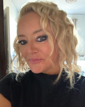 Lucy Davis Instagram - And what, may I ask, is a pool table for if not to take selfies on just before you go out for drinks? Honestly🙄 #imrubbishatpoolthough