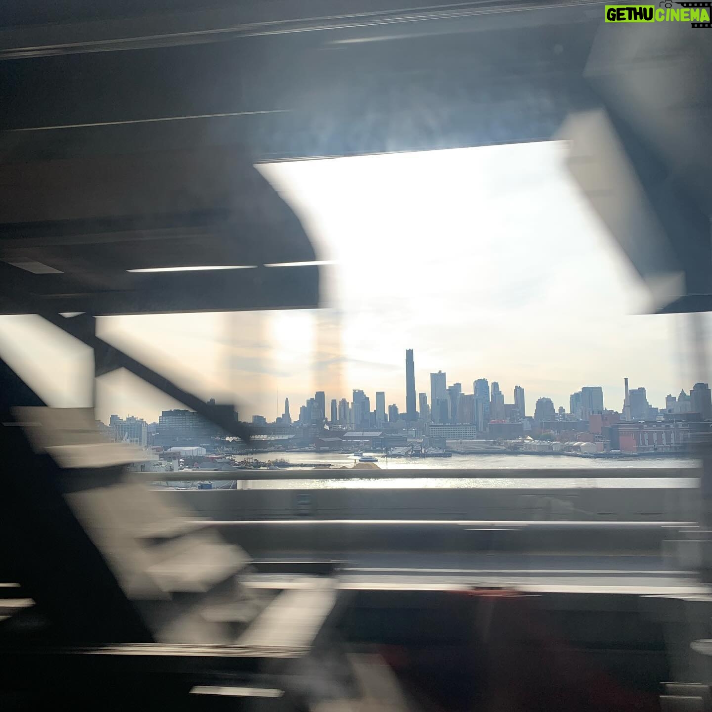 Lucy Davis Instagram - Bye #newyorkcity You were a blast as always. Utterly exhausted now but still on a high #williamsburgbridge