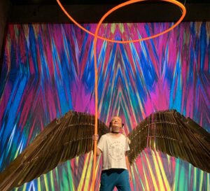 Lucy Davis Instagram - This was a magical day. Taking my uk friends on the @wbtourhollywood Even though I’ve been doing this job for 30 years I still am in awe of it and how everything is made. Thanku so much to @bigk1701 for being our delightful guide for the day, and to @wbtourhollywood for arranging it and letting us come. 
PICTURES:
1. Does it need describing?! The @friends opening title sequence sofa and fountain
2. Inside the exact replica of #centralperk 
3. #centralperk cafe with @itsmeritavolk 
4. #harrypotter all the letters arrive
5. Harry Potter #thecupboardunderthestairs 
6. Swinging the #wonderwoman1984 lasso
7. Um… I’ve forgotten the name of this one…
8. Forced perspective table used in #thehobbit 
9. One of the outdoor cabins used for many different shows. One being the cabin in #dexter where #jamesdoakes is held prisoner and is killed
10. Our wonderful guide @bigk1701 
#wbtourhollywood #friendstvshow #friendsfountain #sightseeingtour #touristlife