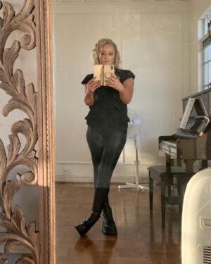 Lucy Davis Instagram - And what, may I ask, is a pool table for if not to take selfies on just before you go out for drinks? Honestly🙄 #imrubbishatpoolthough