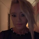 Lucy Davis Instagram - New hair💇‍♀️ I rarely change my hair bc I never really know what to do with it. But wanted to have a break from extensions so here we are. It’s way easier to wash anyway! Although it keeps getting stuck in my eyelashes.. #invertedbobcut #imightkeepit