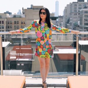 Lucy Liu Instagram - TGIF! #fbf to paneling recently with @HillaryClinton Onward Together @PublicWise to #StopAsianHate

👗: @gucci
👠: #gucci
💍: @deandavidson @monicarichkossan
