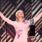 Lucy Liu Instagram - Congratulations to my gorgeous sister @helenmirren on your SAG Lifetime Achievement Award. You are sexy, funny, wicked smart, beyond generous and have a gift for understanding people in such a deep and loving way. You are a true gift and this honor is so well deserved! ❤️❤️