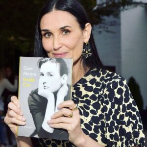 Lucy Liu Instagram - Tremendously inspired by my dear friend @demimoore new memoir #InsideOutBook - knowing where you came from and what you’ve accomplished and the stories you still have to tell.
Survivor, Warrior. Sister. Friend. Beaming w/ pride for you! ❤️❤️❤️