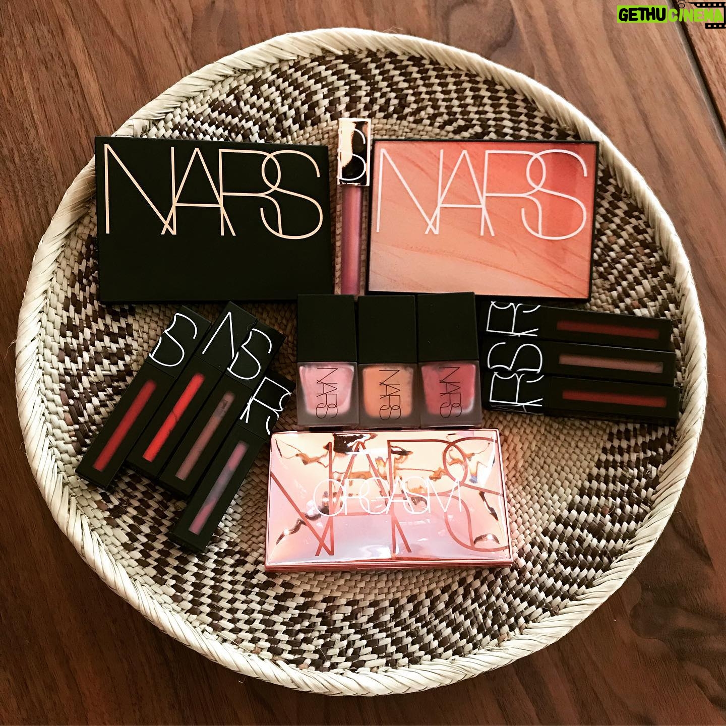 Lucy Liu Instagram - Fantastic glam! MakeUp swag bag @narsissist @lenakoro Hair @_marcosantini1