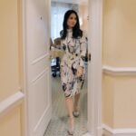 Lucy Liu Instagram - Always love stepping out in my @stellamccartney 👗 @stellamccartney 👠 @jimmychoo 👛 @larroude 💎 @melindamaria_jewelry @mateonewyork 🪡: @bkgritz Styled & 📷 by @sarahslutsky Hair by @enzoangileri