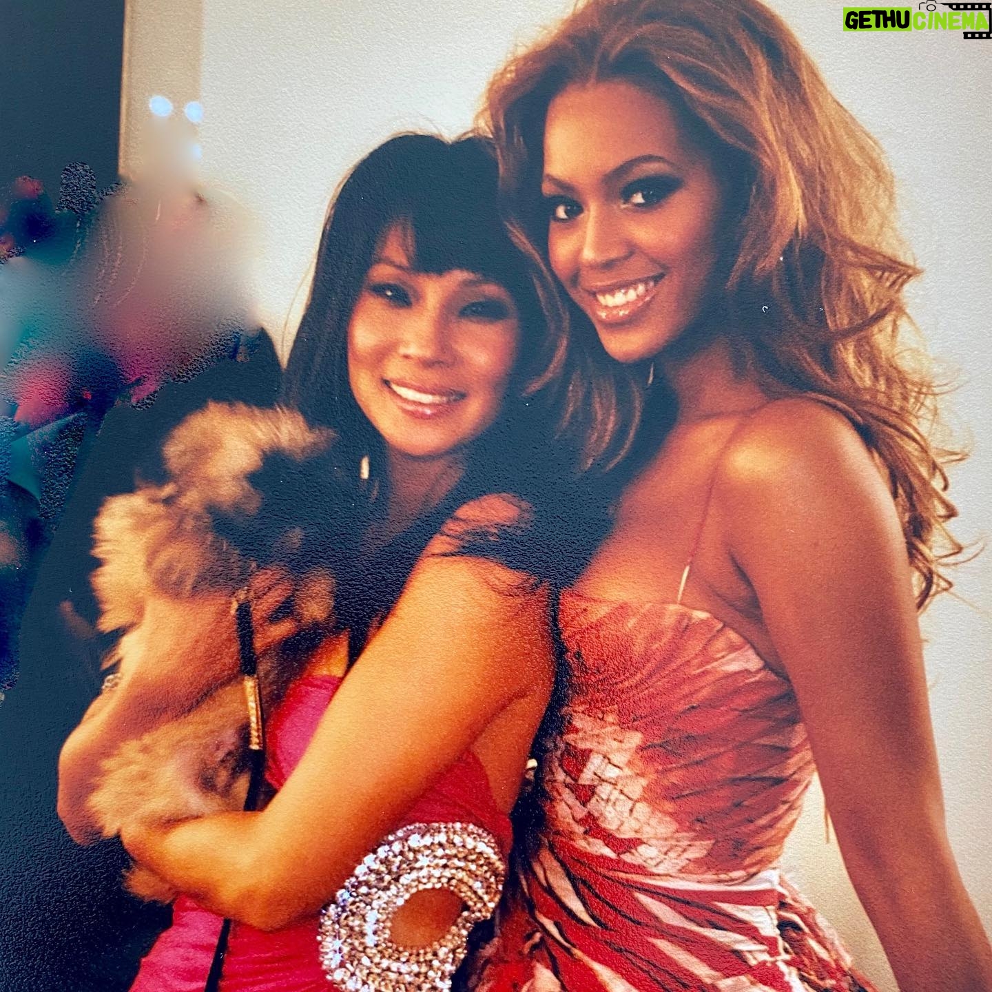 Lucy Liu - 75.1K Likes - Ice cold with @cindycrawford @beyonce at @robertocavalli photoshoot #fbf