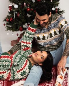 Lufy Instagram - on vous souhaite un Joyeux Noël à vous, votre famille et vos bébés à poils 🎄 on vous 🫶🏻 ps: poutpout toujours ravi d’être là 📸: @mostefahammich 📍: @studiomarcel.paris