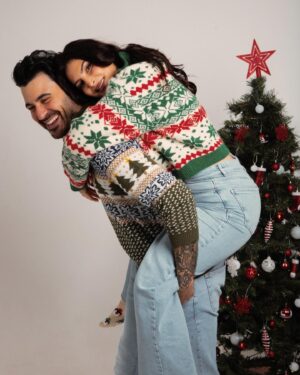 Lufy Instagram - on vous souhaite un Joyeux Noël à vous, votre famille et vos bébés à poils 🎄 on vous 🫶🏻

ps: poutpout toujours ravi d’être là

📸: @mostefahammich
📍: @studiomarcel.paris