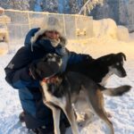 Lufy Instagram – clap de fin pour notre incroyable voyage en Laponie suĂ©doise 🥹 on repart des Ă©toiles plein les yeux.
Vous m’avez demandé quel voyage on avait préféré entre celui en Laponie finlandaise il y a 5 ans ou celui-ci en Laponie suédoise, sachez que les paysages sont les mêmes. La Laponie finlandaise est juste plus connue, il y a le village du père Noël, il y a plus d’infrastructures, là où la suédoise est un peu moins touristique pour le moment. Mais pour le séjour et les activités ça ne change rien, les deux sont incroyables ✨