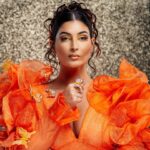 Lufy Instagram – call her… THE SUN 🧡
vous avez déjà essayé de vous dessiner un papillon sur l’œil? j’ai testé pour vous et je vous le déconseille vous allez perdre 1h30 de votre temps 🥲

Voici mon look de l’avant-dernier épisode de @dragracebelgique qui sort ce soir à 20h sur Auvio.be avec comme guest Lio, c’était un plaisir de la revoir je l’adore ! Déjà presque la fin de la saison 🥺

J’ai adoré faire ce makeup, et si vous vous posez la question, je n’ai pas utilisé de calque, je l’ai fait à main levée 🫶🏻 Je voulais un look féerique, pari relevé ?

À ce soiiiir devant l’épisode les petites biches !

Make up & DA : by me
Outfit : @samiabouhjar
Hair : @bartelet_mel
Pics : @vladvdk 
#dragrace #dragracebelgique #orangelook #makeuplook #orangedress
