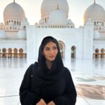 Lufy Instagram – le coucher du soleil à la Grande Mosquée c’était incroyable ✨

info pratique 💡 si vous venez à Abu Dhabi et que vous souhaitez la visiter, pour pouvoir y rentrer il faut une tenue adéquate et couvrir vos cheveux, donc à prévoir dans la valise :)