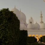 Lufy Instagram – le coucher du soleil à la Grande Mosquée c’était incroyable ✨

info pratique 💡 si vous venez à Abu Dhabi et que vous souhaitez la visiter, pour pouvoir y rentrer il faut une tenue adéquate et couvrir vos cheveux, donc à prévoir dans la valise :)