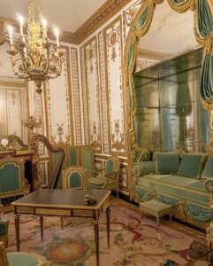 Lufy Instagram - Recap de notre séjour au Château de Versailles et de la visite privée 💛 laquelle est votre préférée ? c’était un séjour incroyable et mon bé a passé un anniversaire inoubliable 🥹