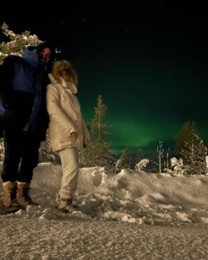 Lufy Instagram - vous avez déjà vu deux bonhommes de neige devant une aurore boréale ?
Deuxième fois en Laponie et première fois qu’on en voit une 🥹🙏🏻