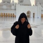 Lufy Instagram – le coucher du soleil à la Grande Mosquée c’était incroyable ✨

info pratique 💡 si vous venez à Abu Dhabi et que vous souhaitez la visiter, pour pouvoir y rentrer il faut une tenue adéquate et couvrir vos cheveux, donc à prévoir dans la valise :)
