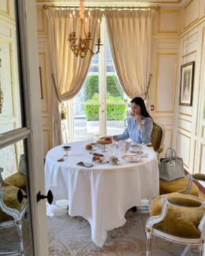 Lufy Instagram - Recap de notre séjour au Château de Versailles et de la visite privée 💛 laquelle est votre préférée ?
c’était un séjour incroyable et mon bé a passé un anniversaire inoubliable 🥹