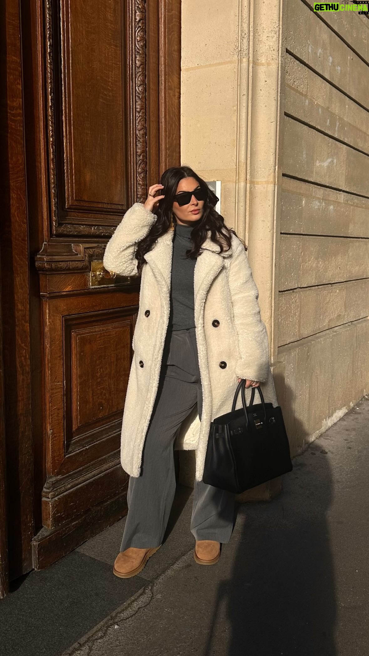 Lufy Instagram - publicité * Mammmaaa la brillance!! Vous aimez le rendu lisse sur moi? ✨ en 10 min c’était plié grâce au Steam Elixir de chez @bellissima_fr 🤌🏻 Il peut aussi boucler pour effet brushing grâce aux larges plaques, j’adore!! #bellissima #hair #tutocoiffure #cheveuxlisses