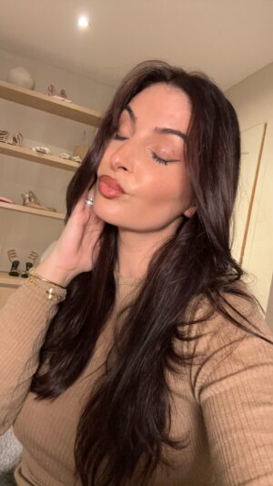 Lufy Instagram - je peux pas m’empêcher de tout faire moi-même 😬🥹 c’est quoi votre changement capillaire du moment?

#hair #changementcapillaire #cheveux #transformation #dyi