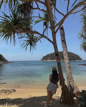 Lufy Instagram - tag la personne avec laquelle tu veux faire tes plus beaux voyages 🐚 moi j’ai trouvé la mienne @enzovoort9 🫶🏻
